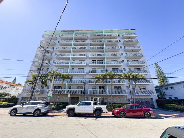 Carlyle Plaza Condo main photo